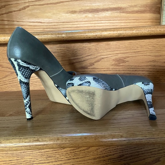 JustFab Grey with Snakeskin heel and platform, gently worn, Size 6 - Picture 5 of 5